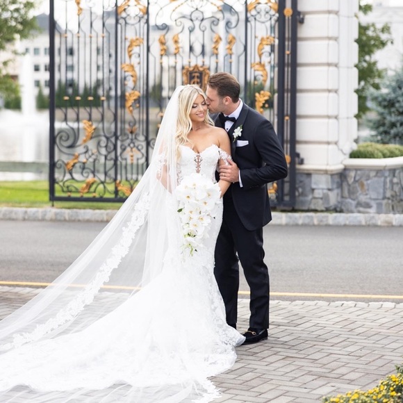 Pnina Tornai Wedding Gown - Picture 15 of 17